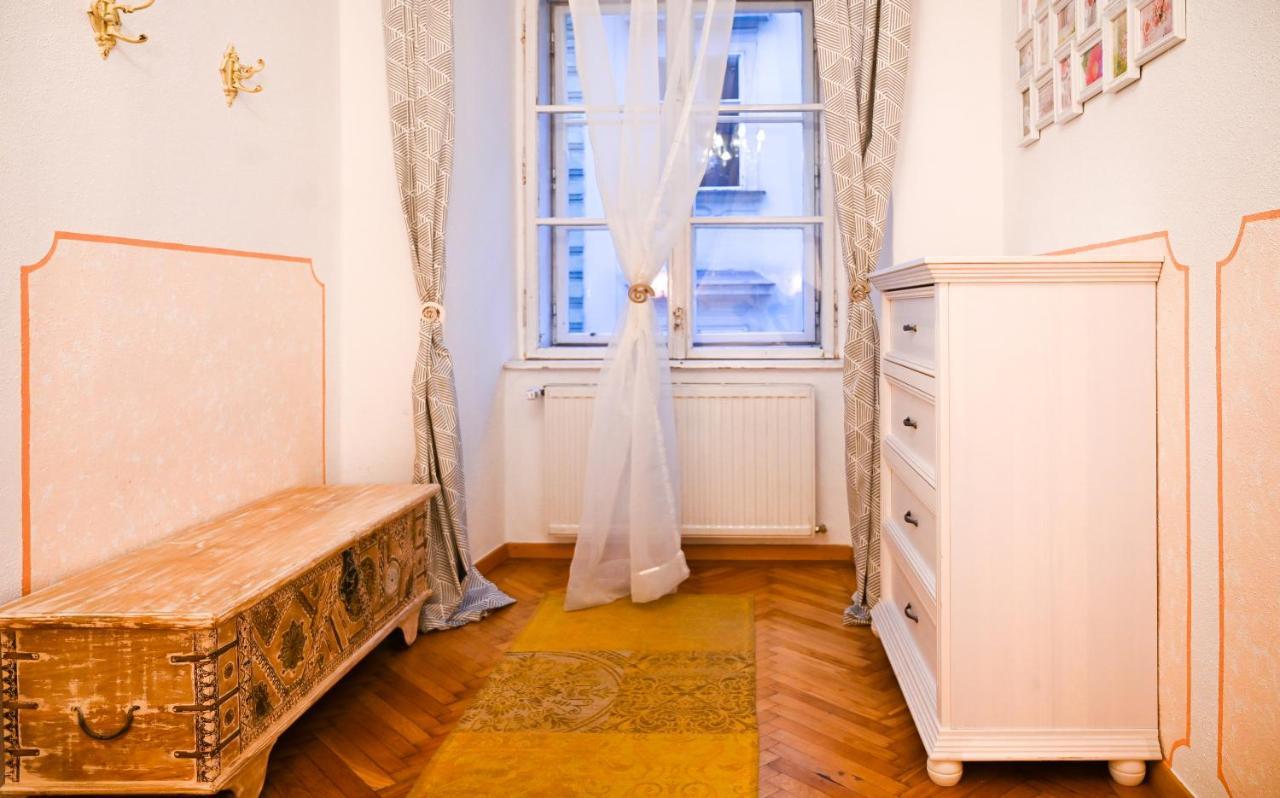 Breathtaking Suite Mozart Vienna Exterior photo